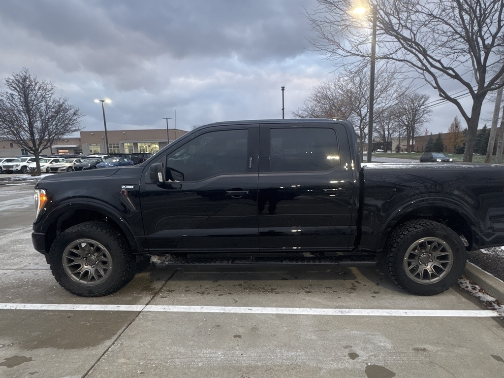 2021 Ford F-150 XLT photo 2