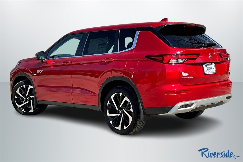 2024 Mitsubishi Outlander SE photo 3