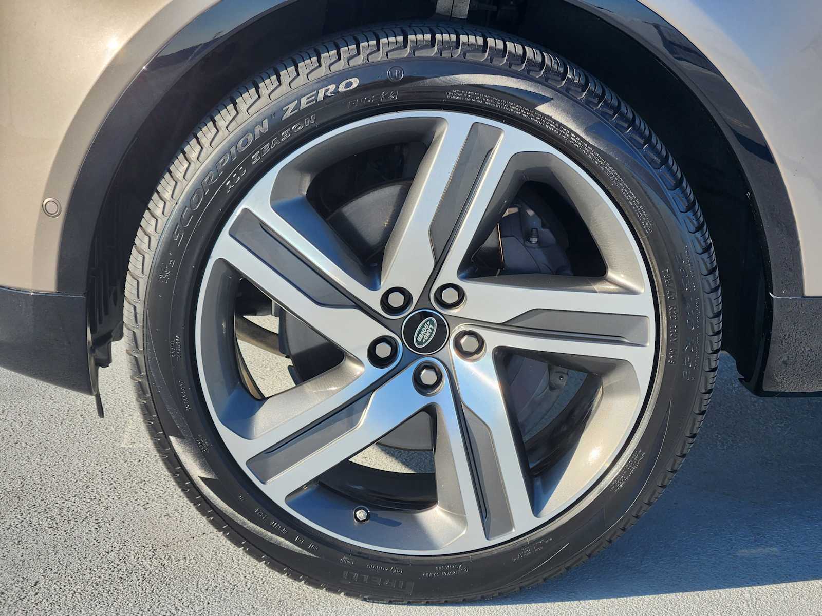 2021 Land Rover Discovery HSE R-Dynamic photo 10