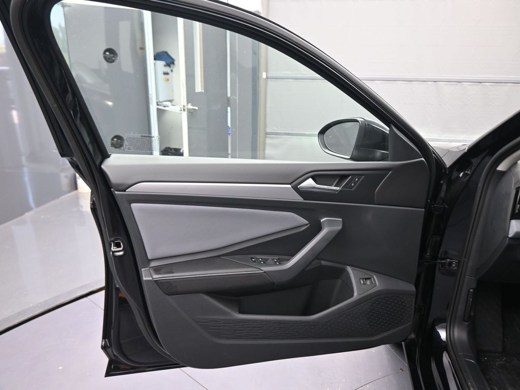 2025 Volkswagen Jetta 1.5T SE photo 33