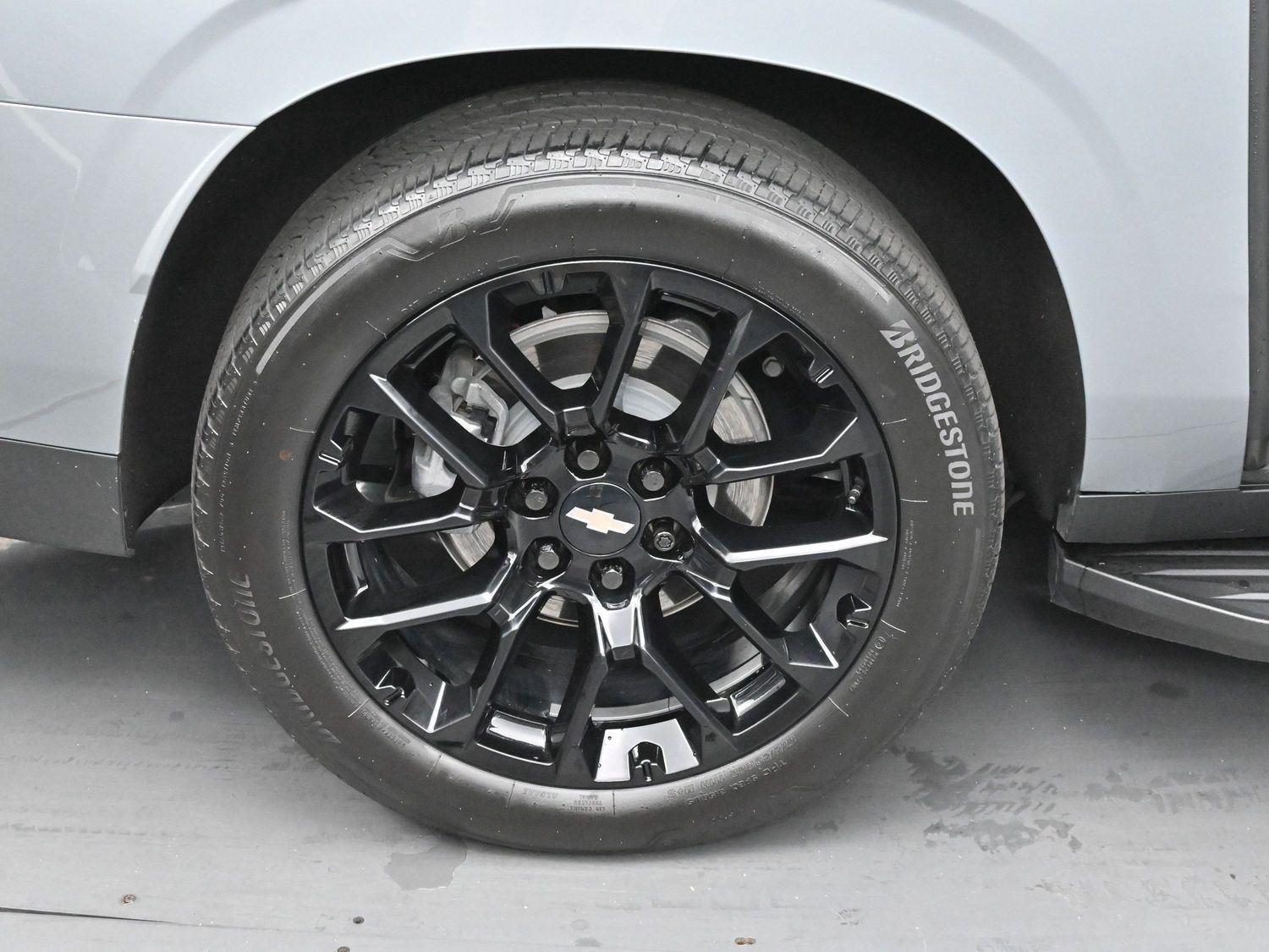 2025 Chevrolet Suburban RST photo 38