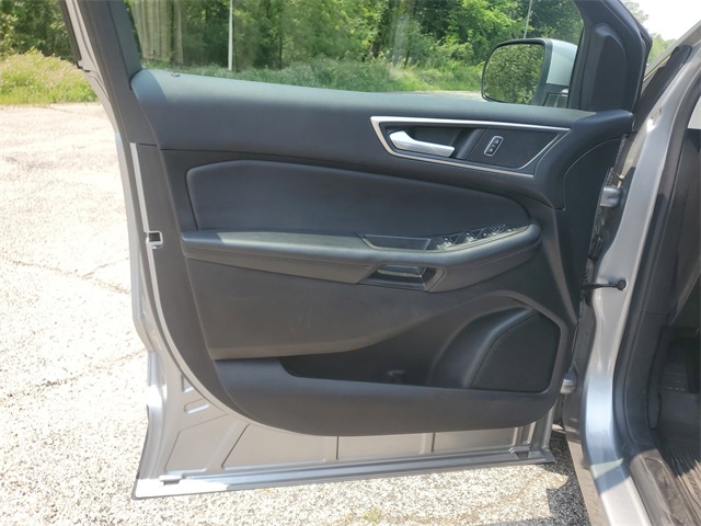 2022 Ford Edge SEL photo 12