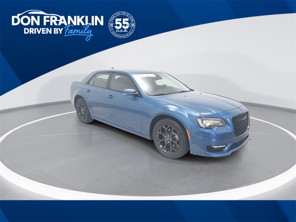 2023 Chrysler 300 Touring L's photo
