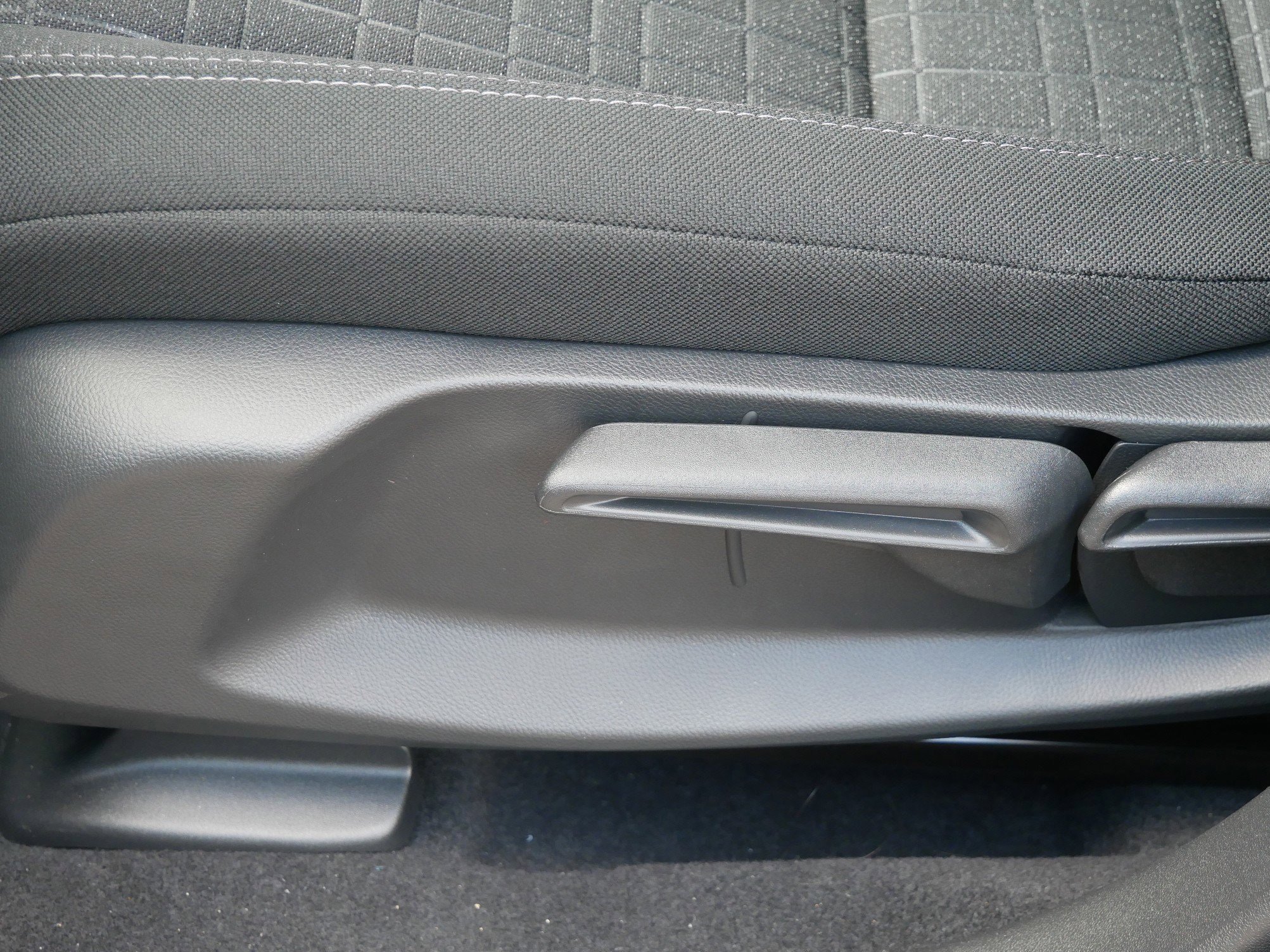 2026 Honda HR-V LX photo 14