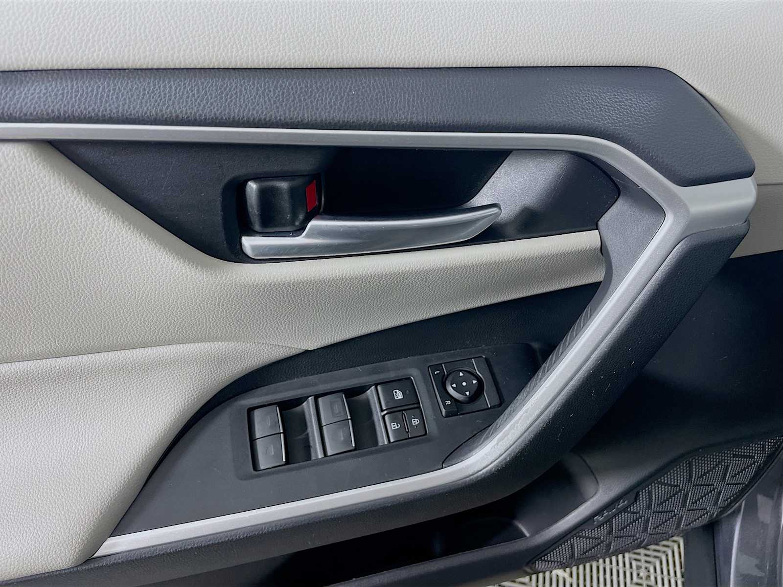 2024 Toyota RAV4 XLE photo 15
