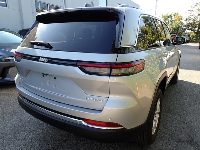2025 Jeep Grand Cherokee Laredo X photo 4