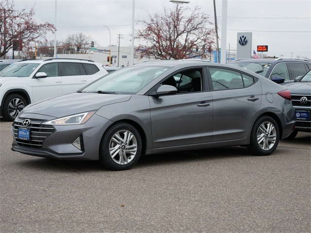2020 Hyundai Elantra SEL photo 2