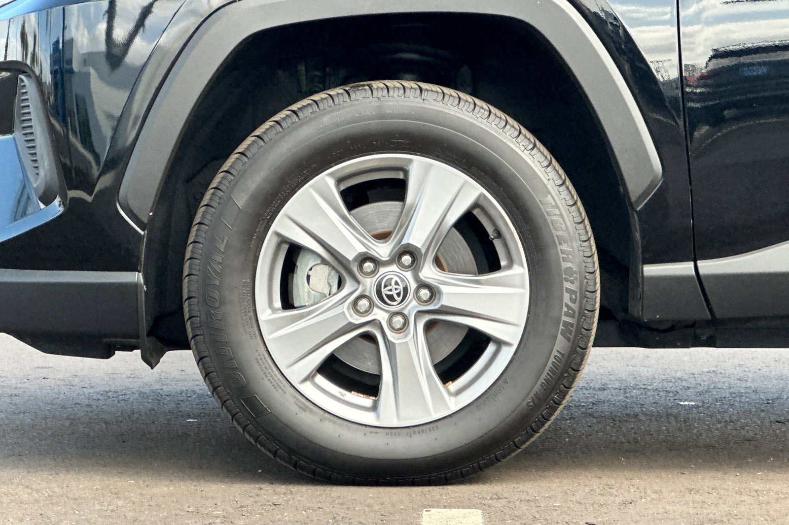 2022 Toyota RAV4 XLE photo 33