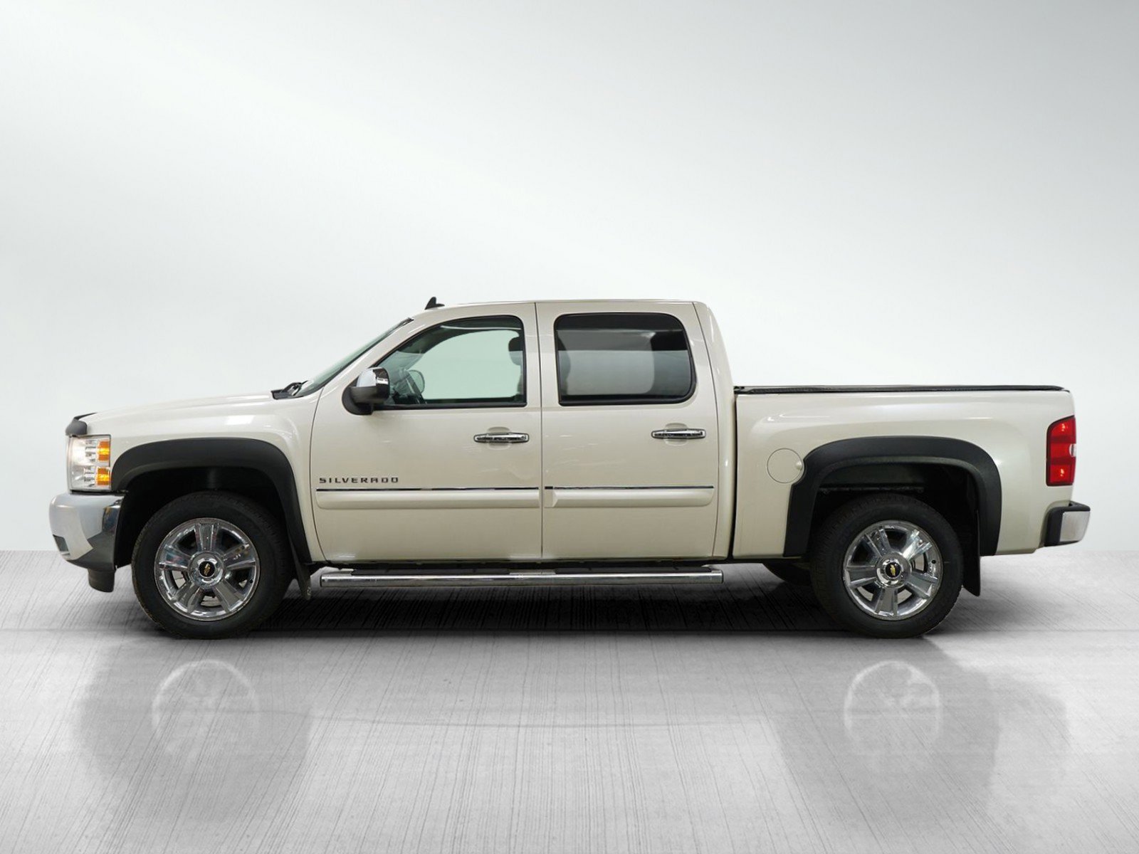 Used 2013 Chevrolet Silverado 1500 LT with VIN 3GCPKSE7XDG247912 for sale in White Bear Lake, Minnesota