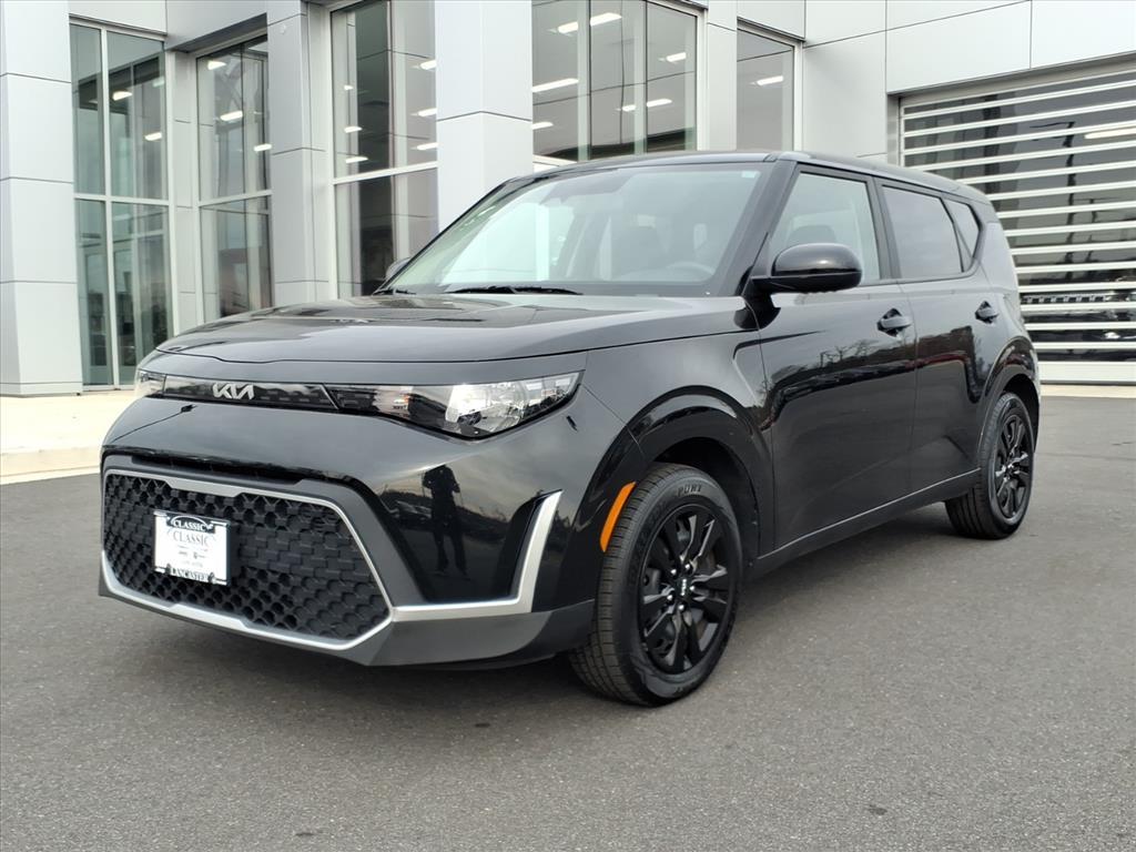 2023 Kia Soul LX's photo