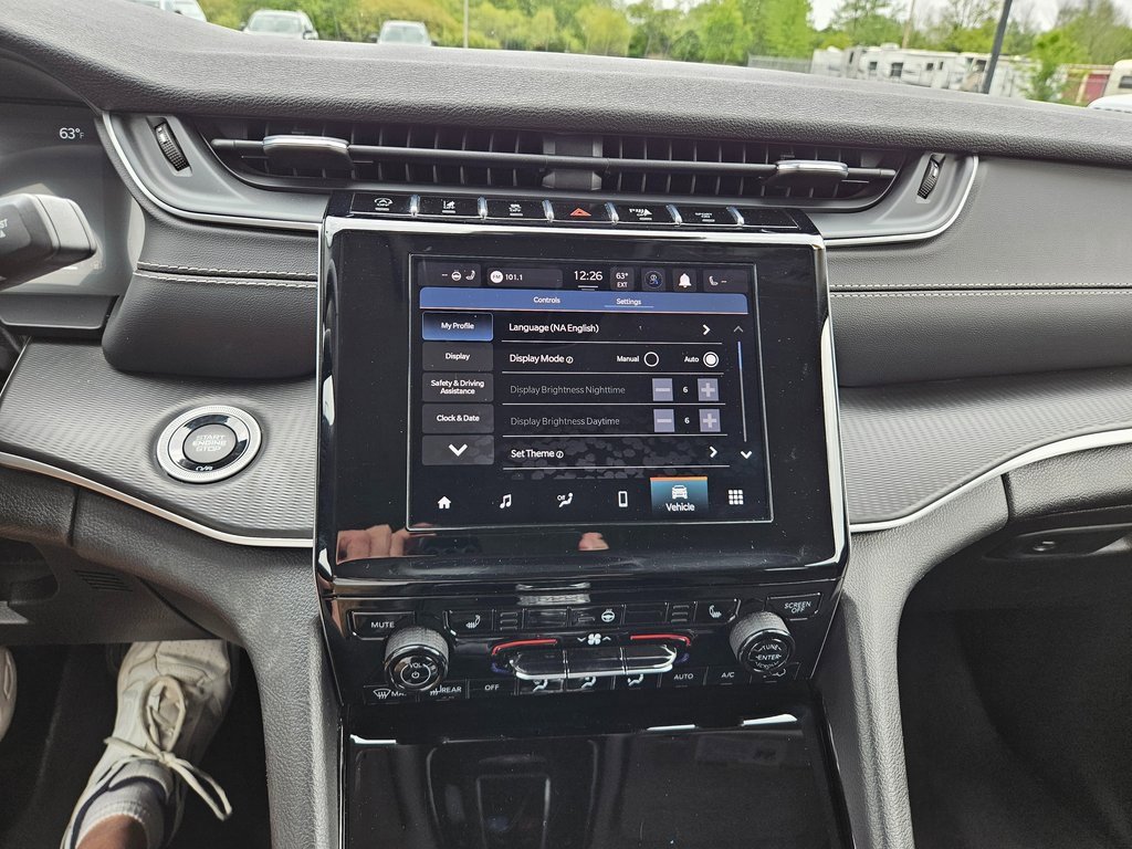 2023 Jeep Grand Cherokee Laredo photo 16