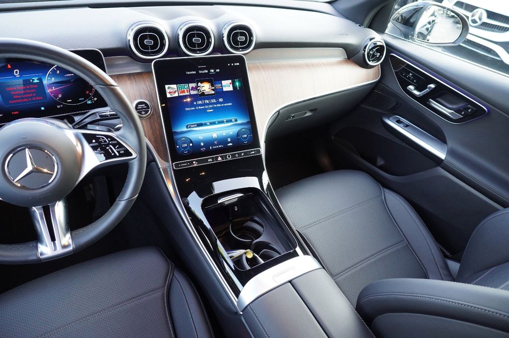 2025 Mercedes Benz GLC 300 photo 15