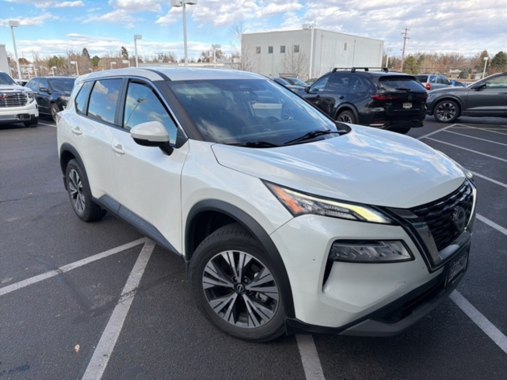 2022 Nissan Rogue SV photo 2