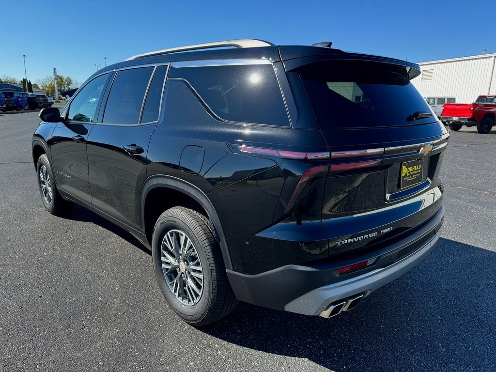 2025 Chevrolet Traverse photo 3