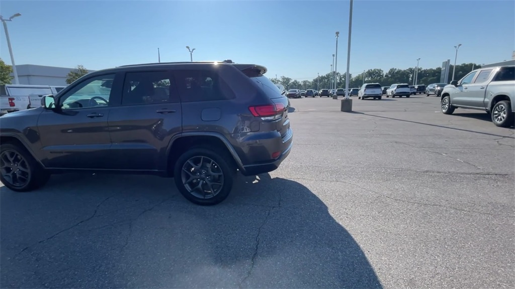 2021 Jeep Grand Cherokee Anniversary Edition photo 4