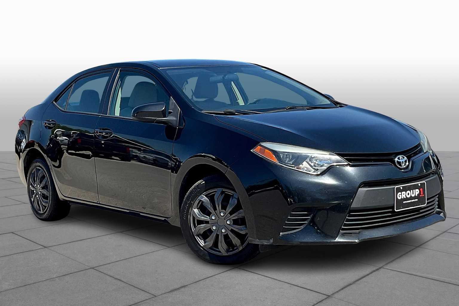 2014 Toyota Corolla LE photo 2