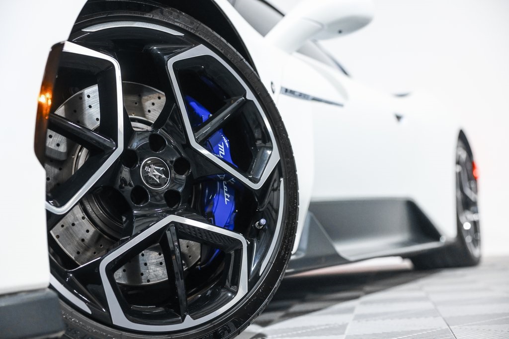 2022 Maserati MC20 Base photo 12