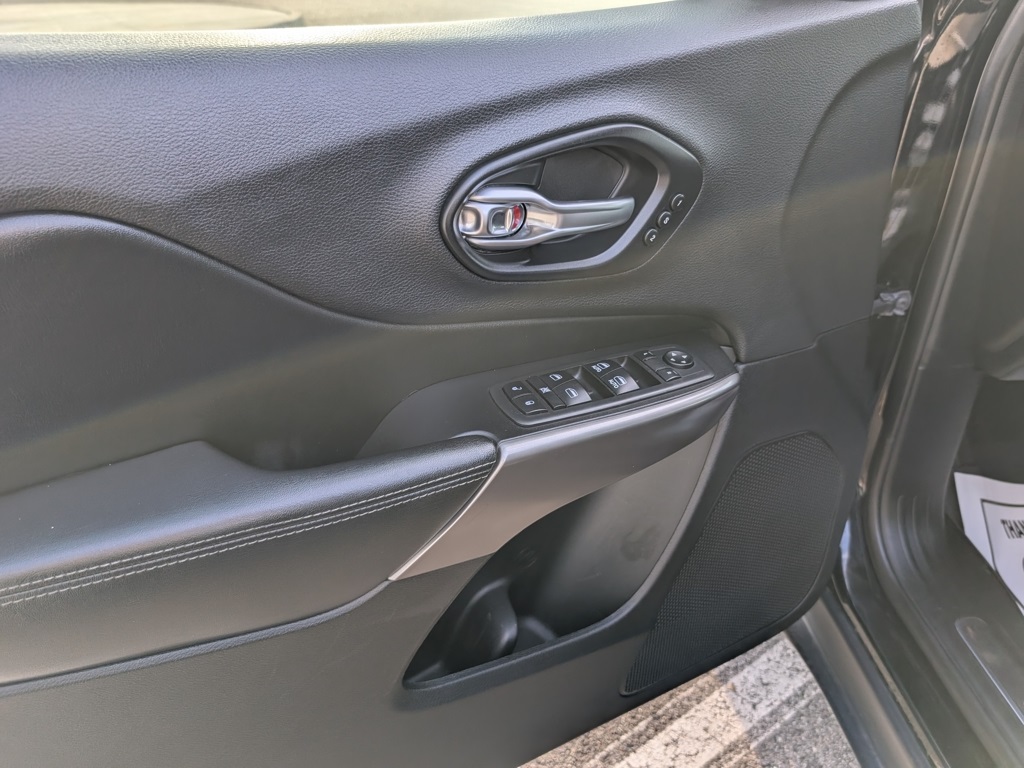 2019 Jeep Cherokee Limited photo 12