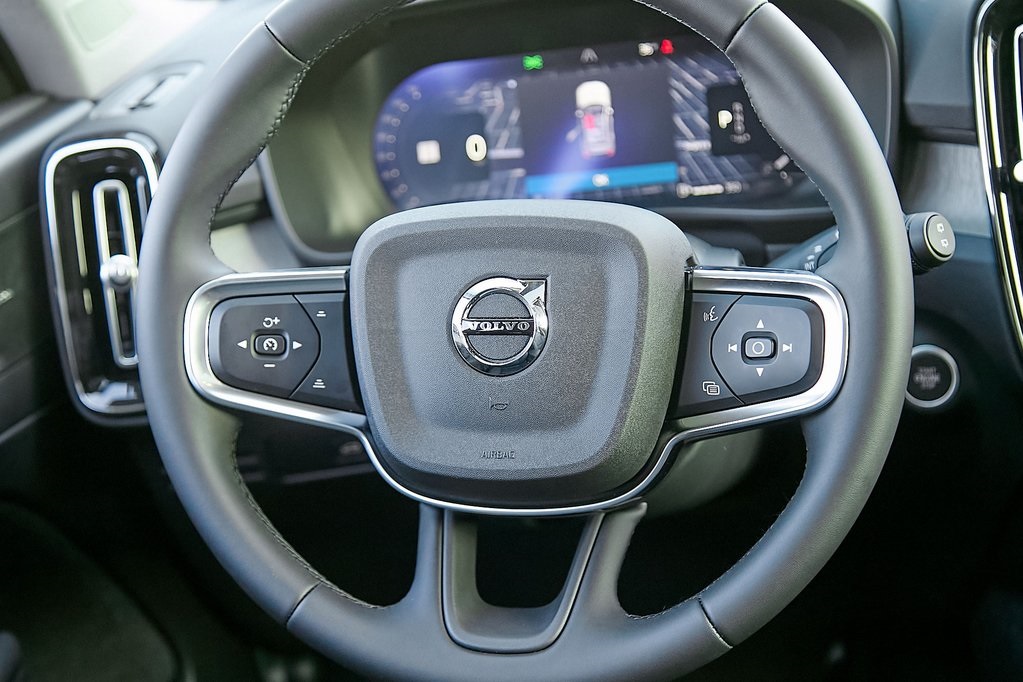 2026 VOLVO XC40 - Image 25