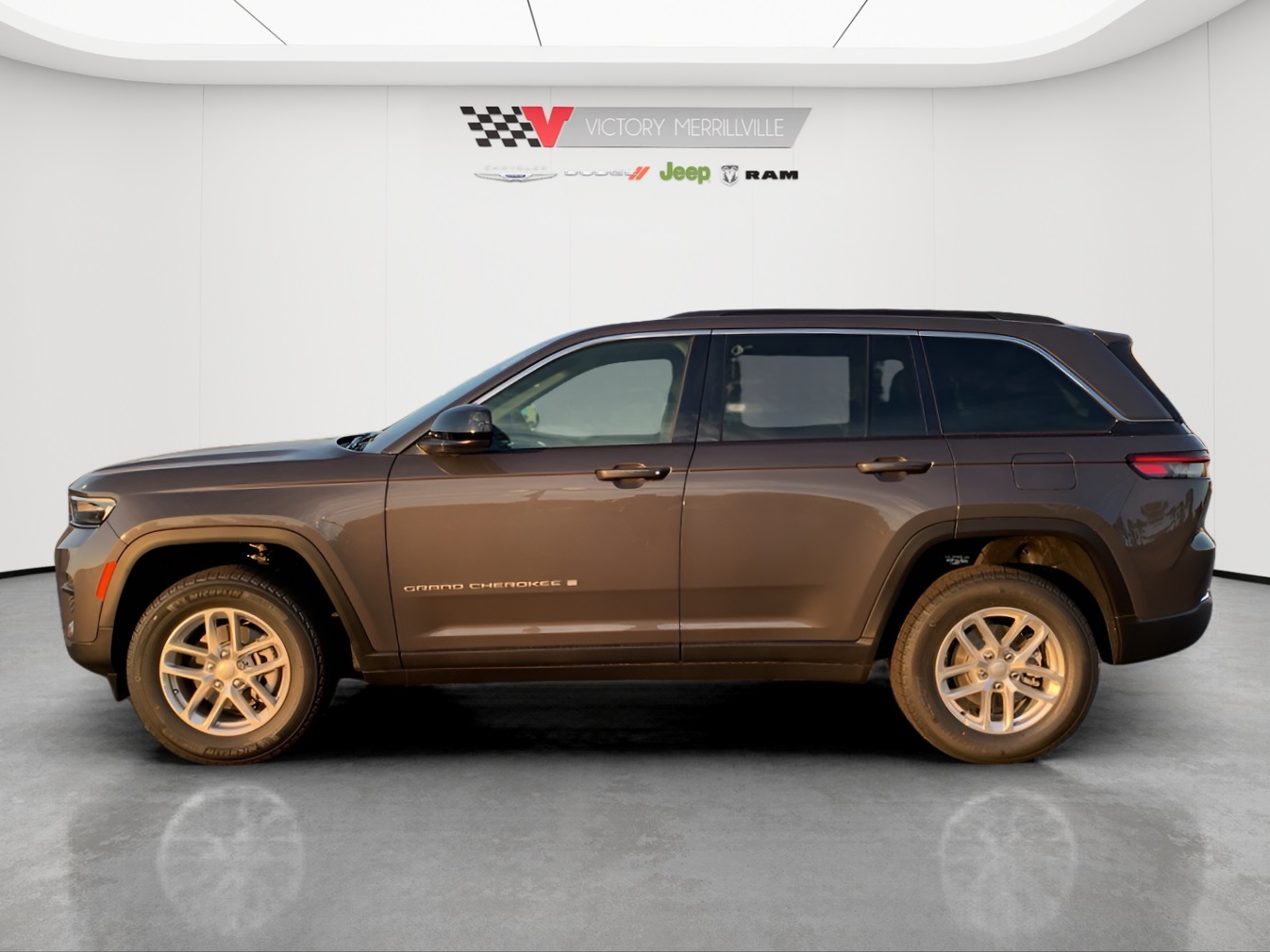 2025 Jeep Grand Cherokee Laredo X photo 2