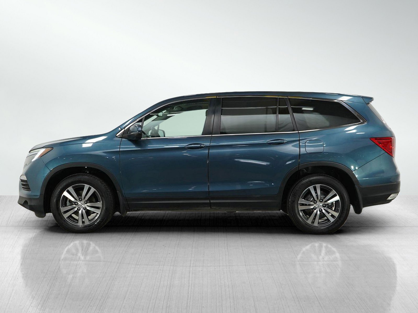 Used 2016 Honda Pilot EX-L with VIN 5FNYF6H51GB082174 for sale in Bloomington, Minnesota