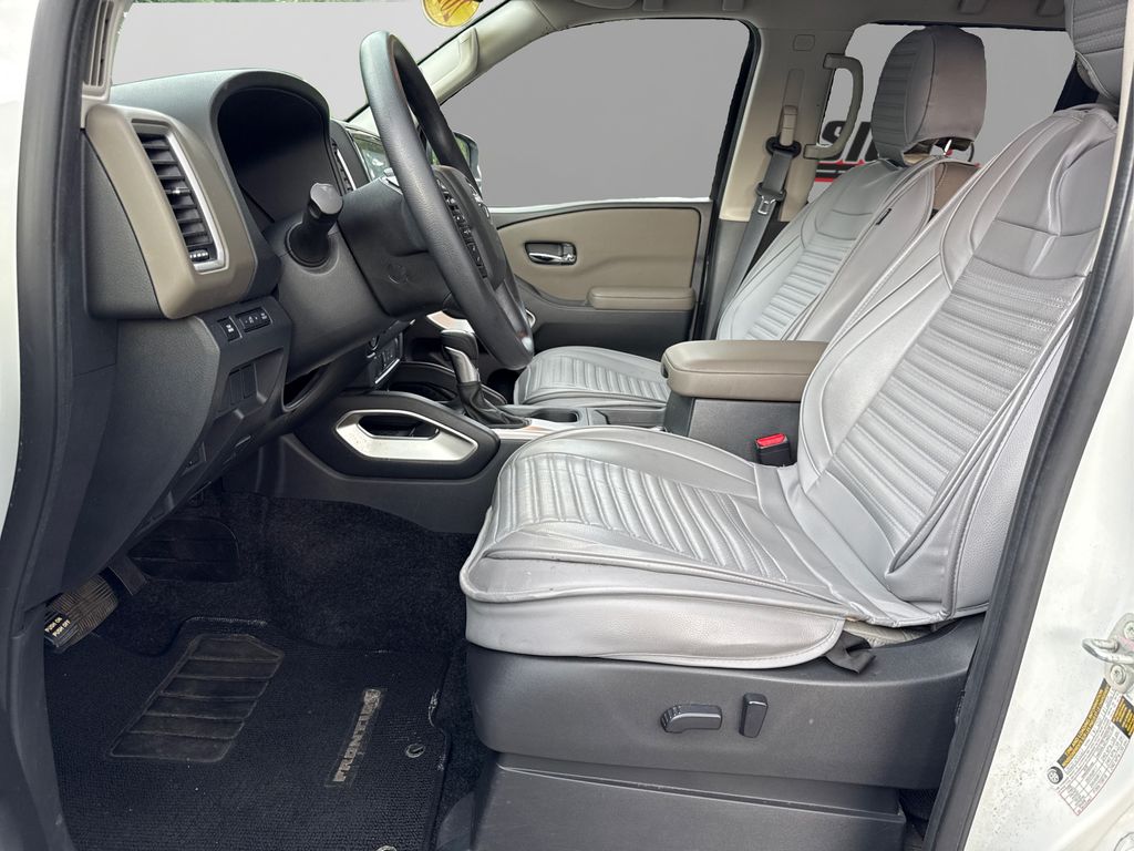 2022 Nissan Frontier SV photo 8