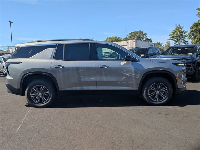 2026 Chevrolet Traverse photo 2