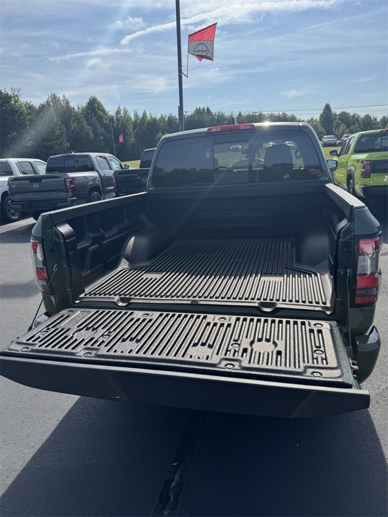 2025 Nissan Frontier Crew Cab SV photo 9