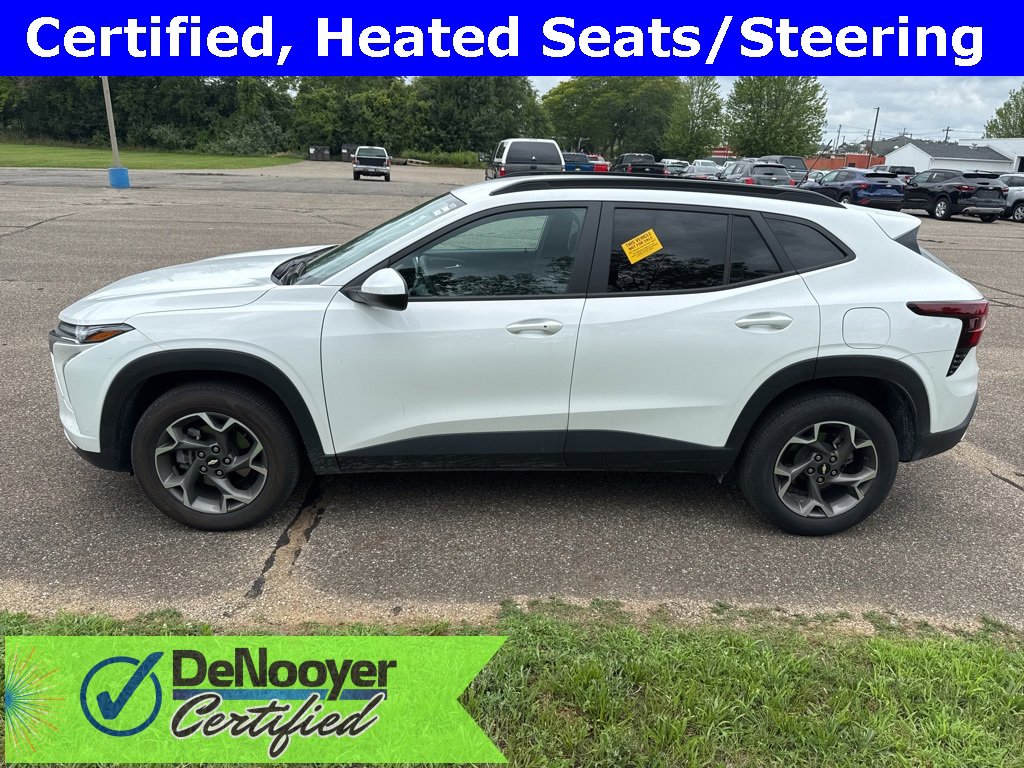 2024 Chevrolet Trax LT photo 4