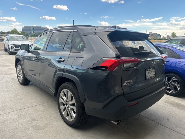 2019 Toyota RAV4 XLE Premium photo 3