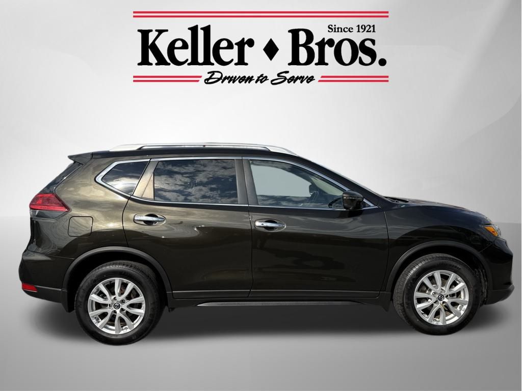 2017 Nissan Rogue SV photo 8