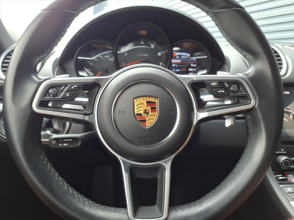 2022 Porsche Cayman T photo 17