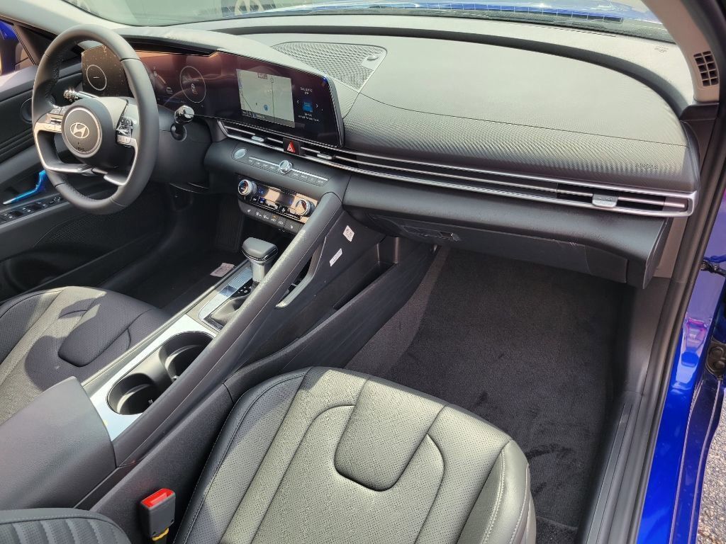 2024 Hyundai Elantra Limited photo 29