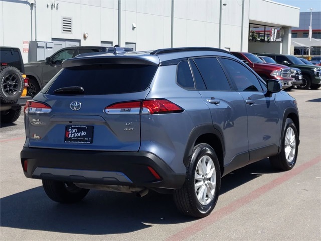 2023 Toyota Corolla Cross LE photo 8