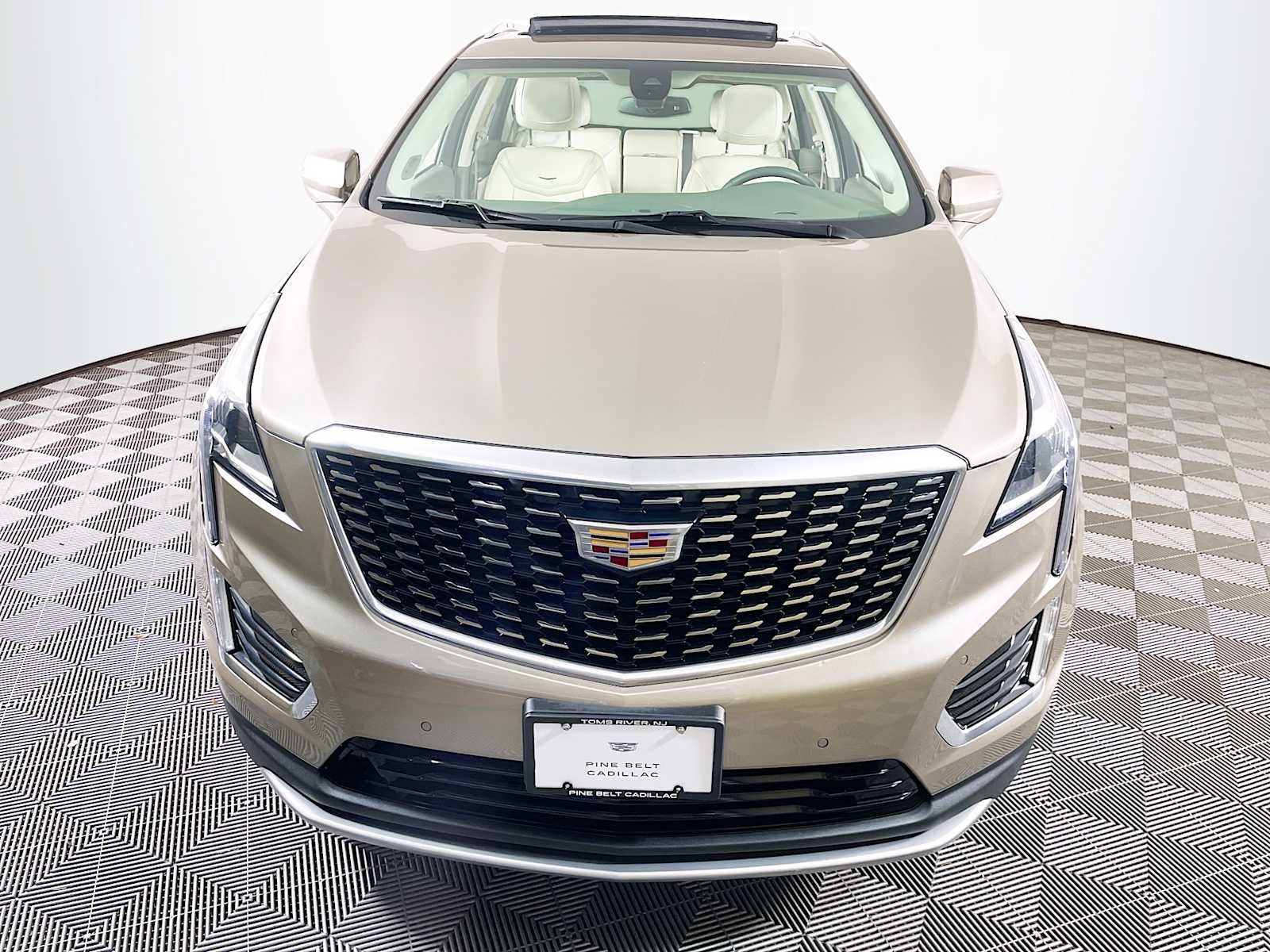 2022 Cadillac XT5 Premium Luxury photo 2