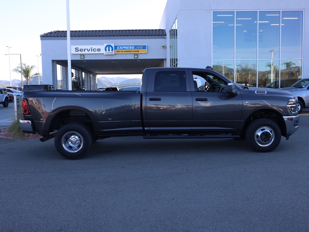 New 2026 Granite Crystal Metallic Clear-Coat Exterior Paint RAM Tradesman image 2