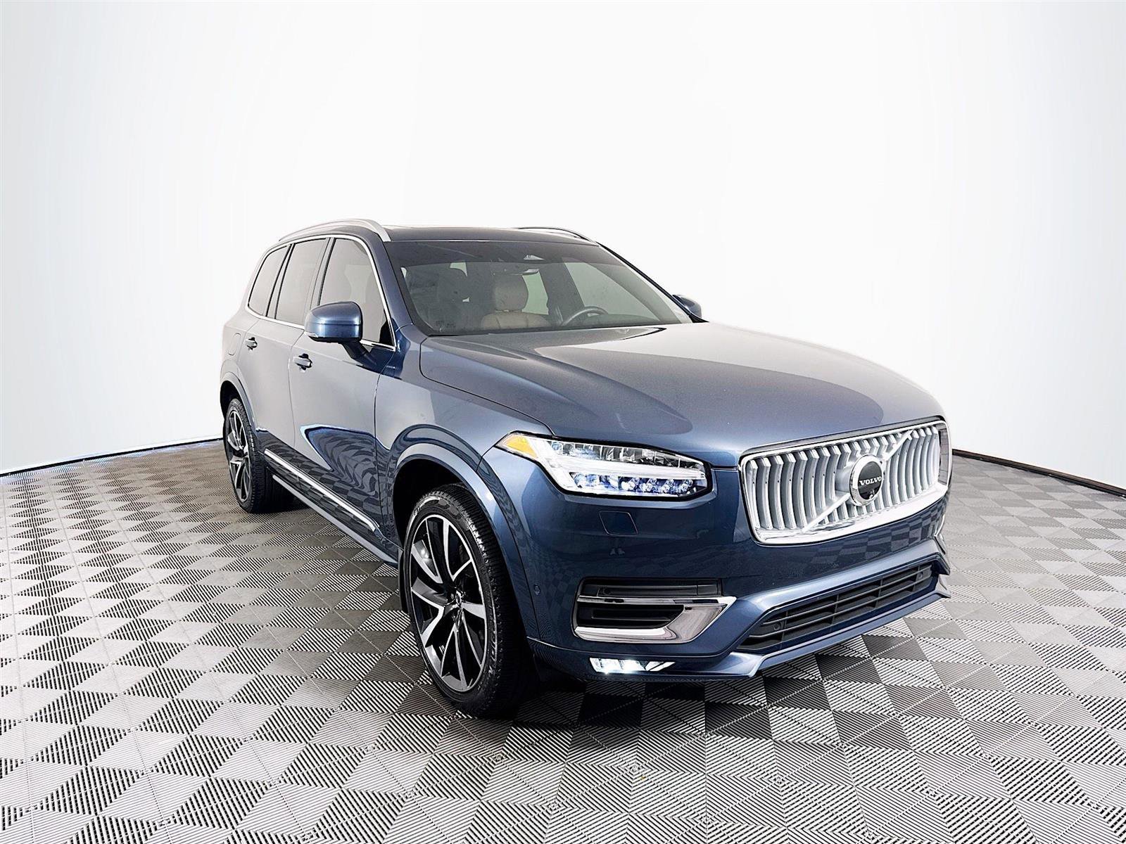 2024 Volvo XC90 B5 Plus photo 3