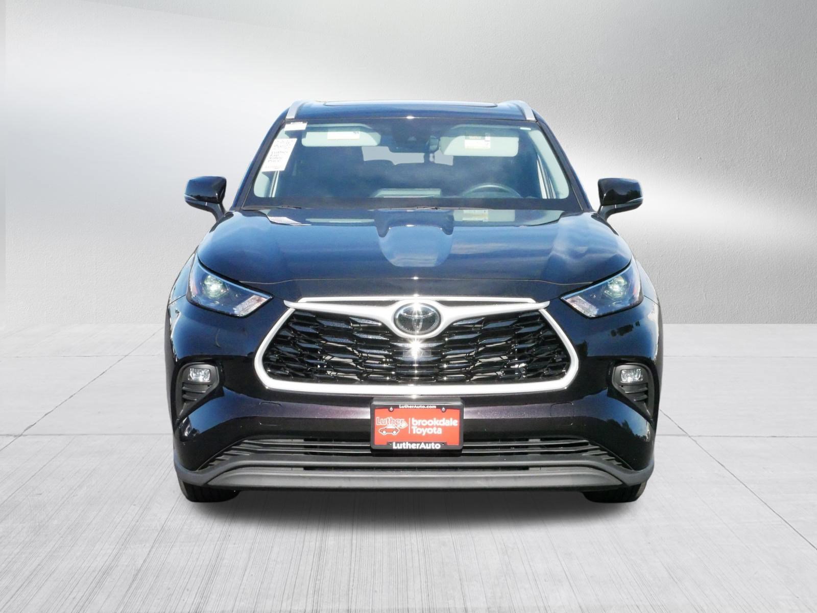 Certified 2022 Toyota Highlander XLE with VIN 5TDHZRBH9NS227448 for sale in Brooklyn Center, Minnesota