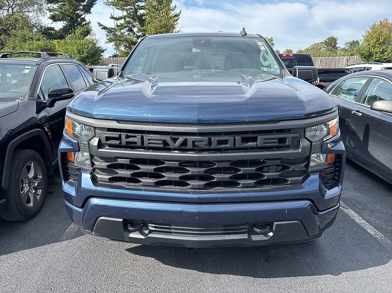 2022 Chevrolet Silverado 1500 Custom photo 2