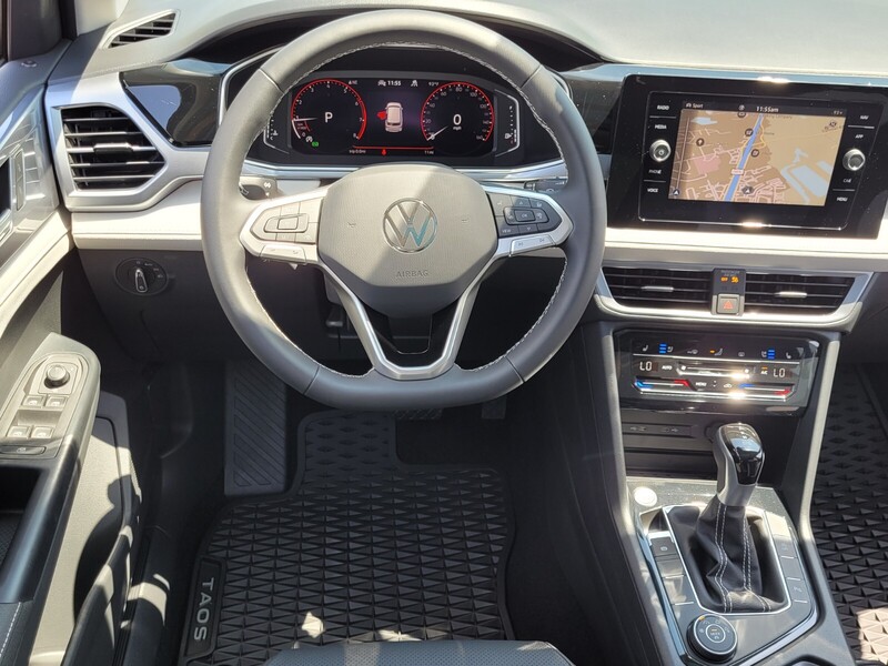 2025 Volkswagen Taos SEL photo 4