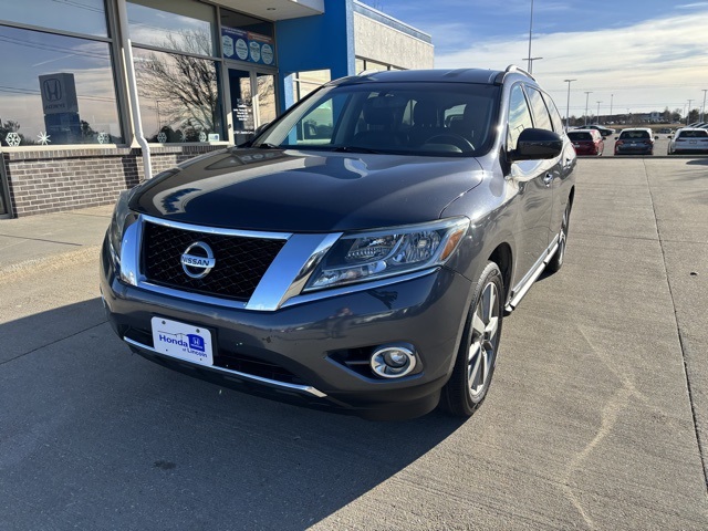 2013 Nissan Pathfinder Platinum's photo