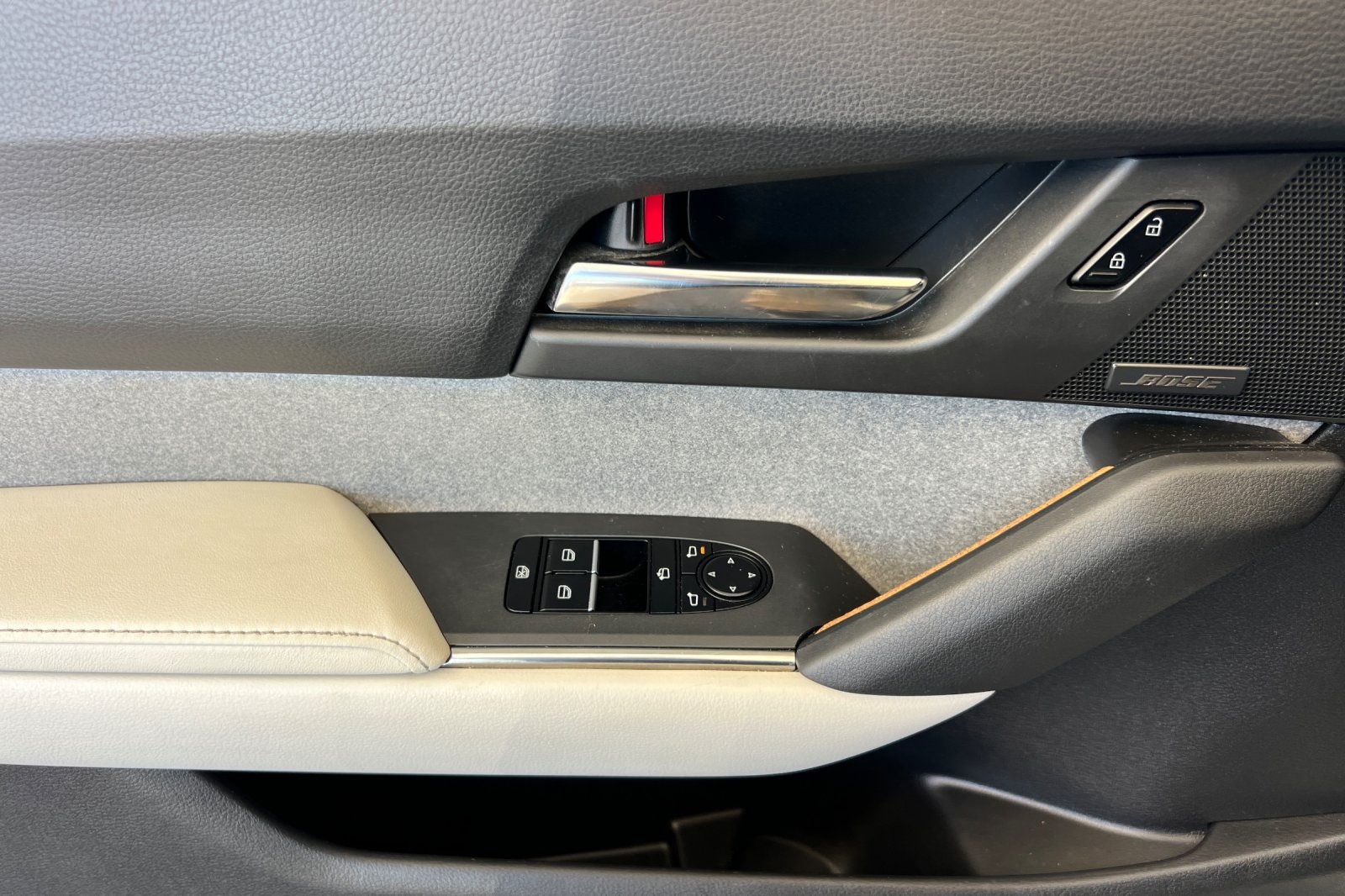 2023 Mazda MX-30 Premium Plus photo 11