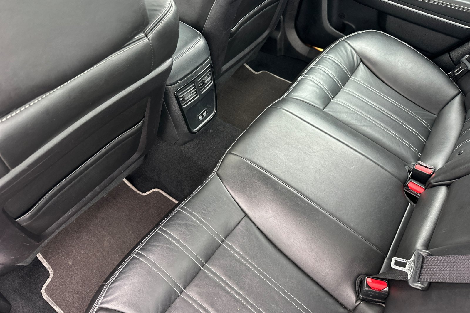2023 Chrysler 300 S photo 11