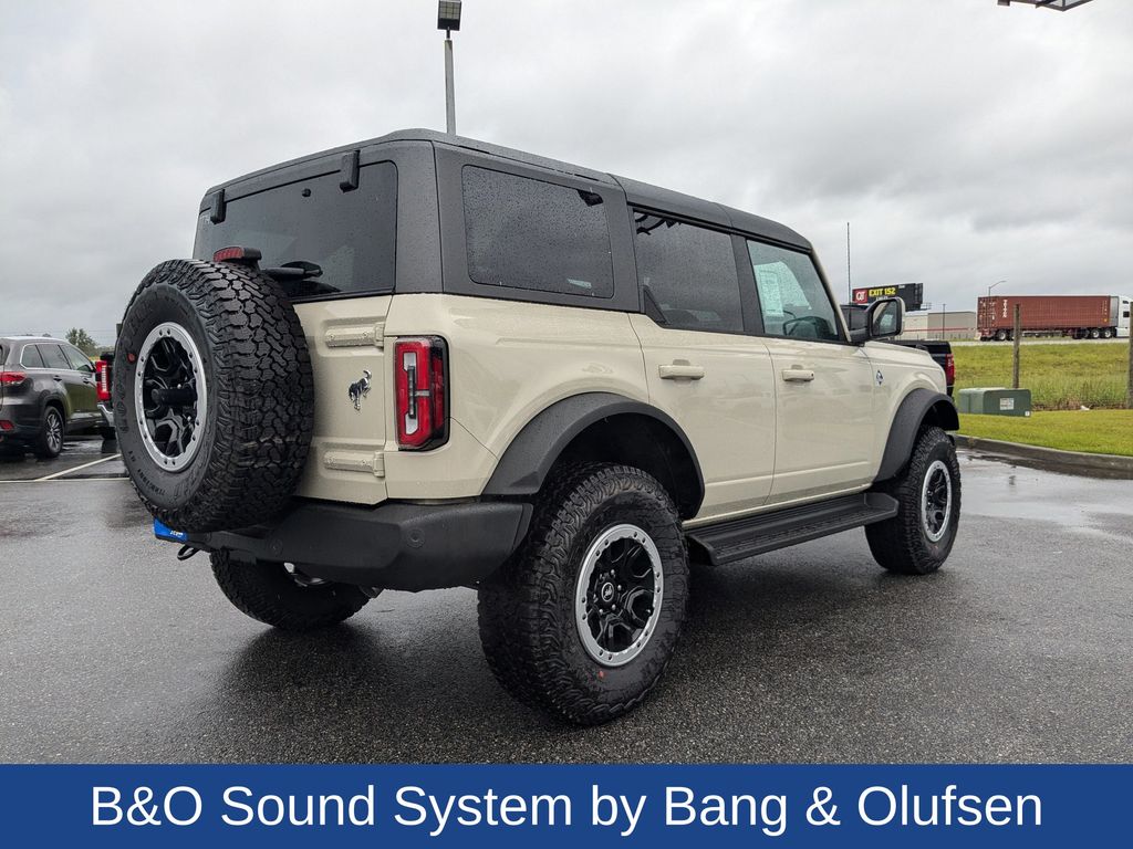 2025 Ford Bronco Outer Banks photo 3
