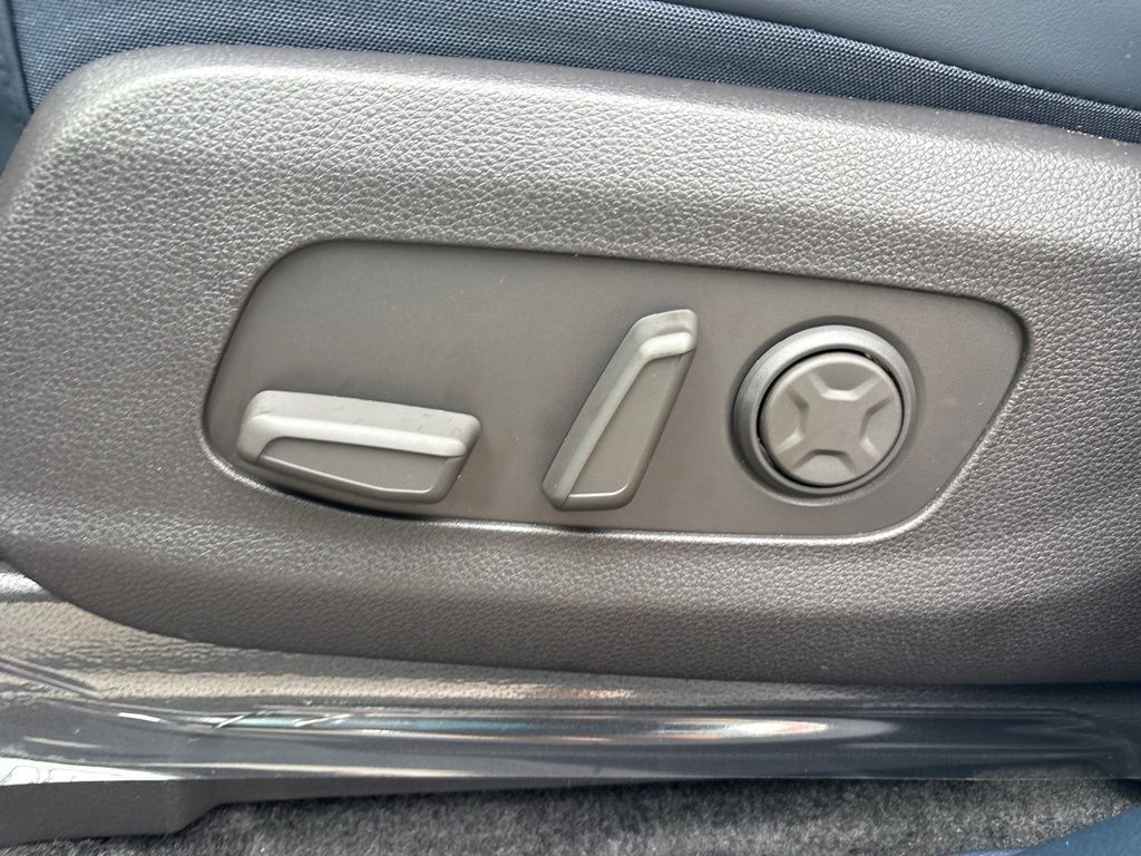 2026 Kia Carnival SX photo 14