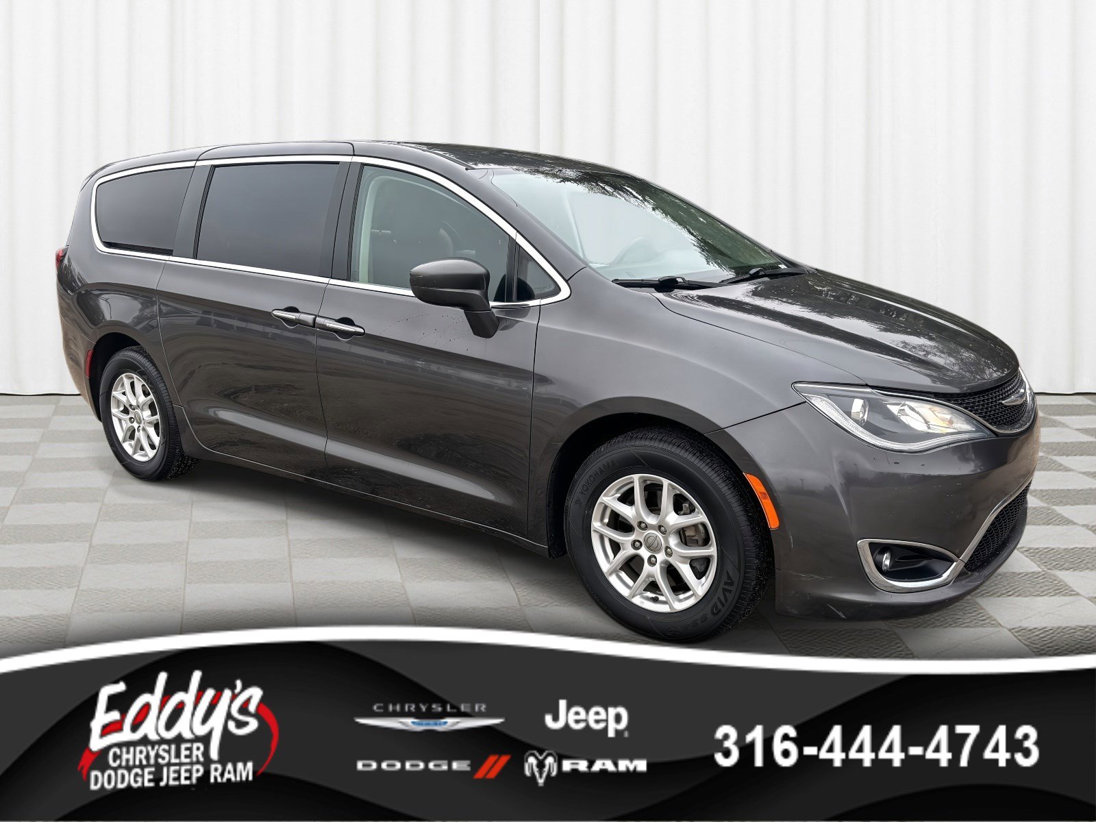 2020 Chrysler Pacifica Touring's photo