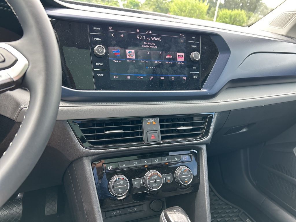 2024 Volkswagen Taos SE photo 25
