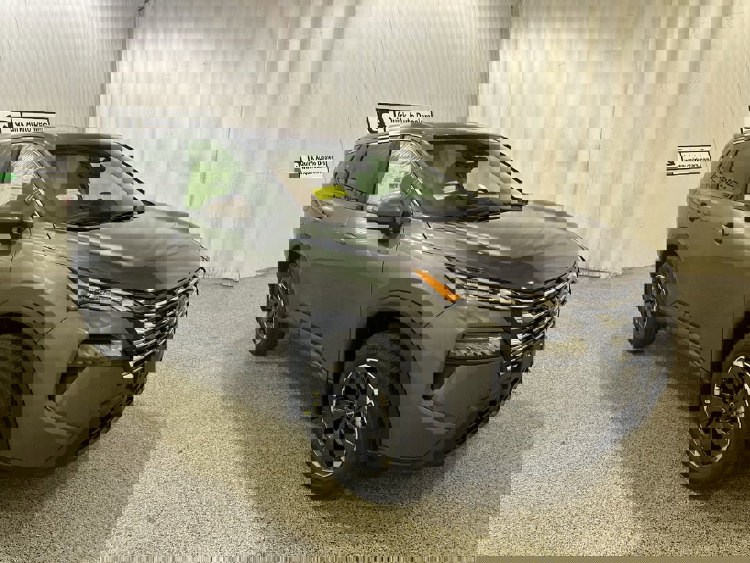 2026 Nissan Rogue SV's photo