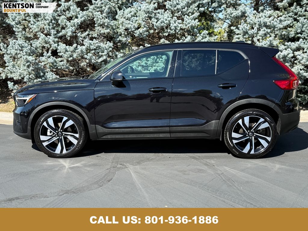 2025 Volvo XC40 Plus photo 4