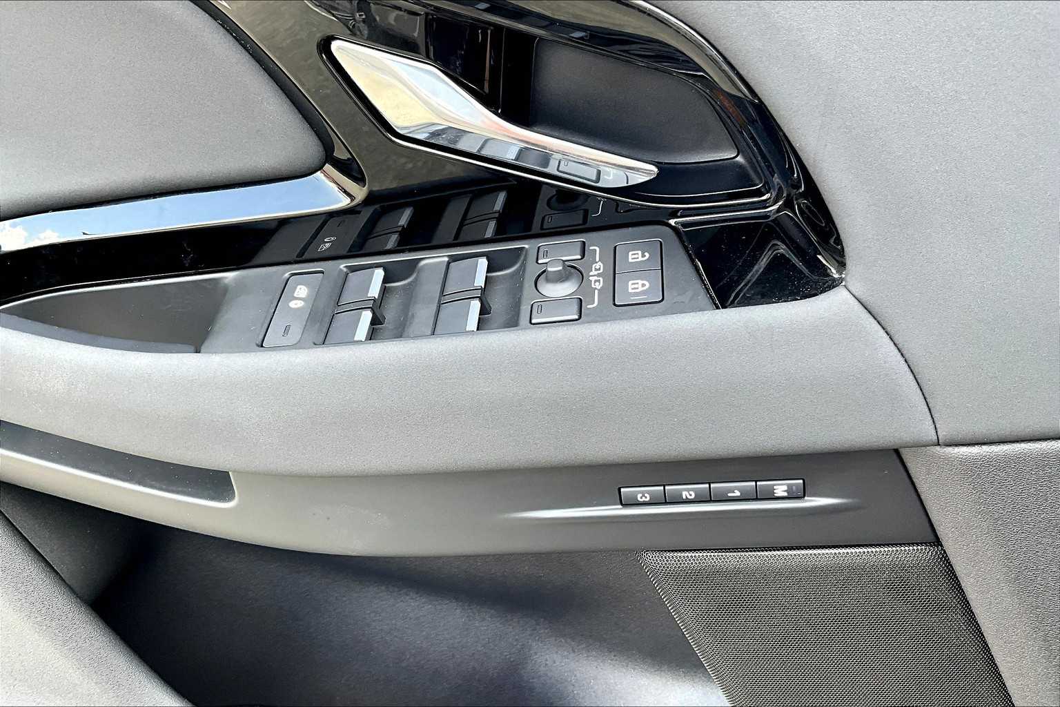 2024 Land Rover Range Rover Evoque S photo 60